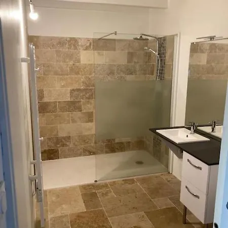 بيت للعطل La Maisonnette De Naomi *